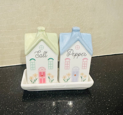 Pastelkleurige theepot en salt &amp; pepper set